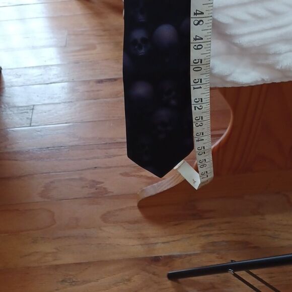 Mens Black & Purple Skull Tie Brand New Halloween - Picture 2 of 3